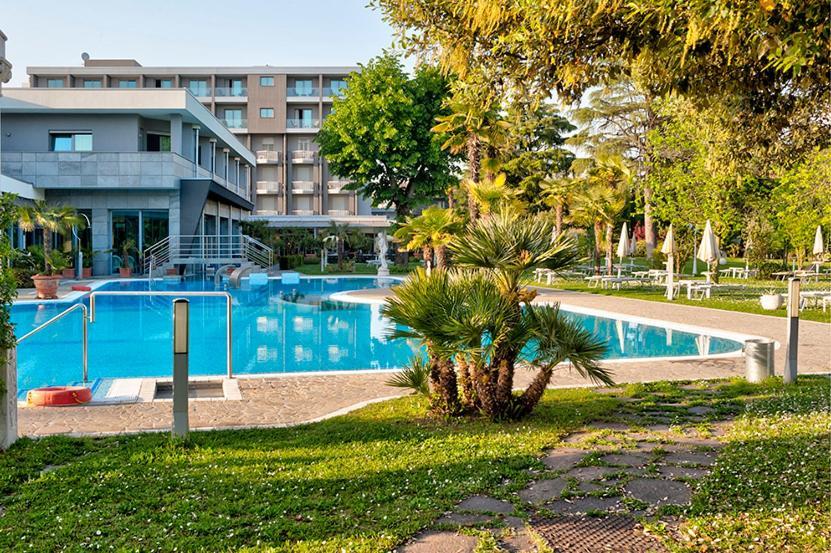 Hotel Harrys' Garden Abano Terme Exterior foto