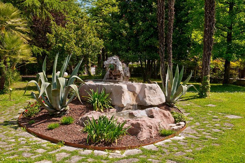 Hotel Harrys' Garden Abano Terme Exterior foto